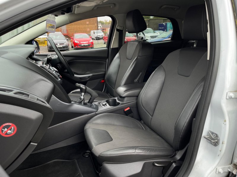 FORD FOCUS