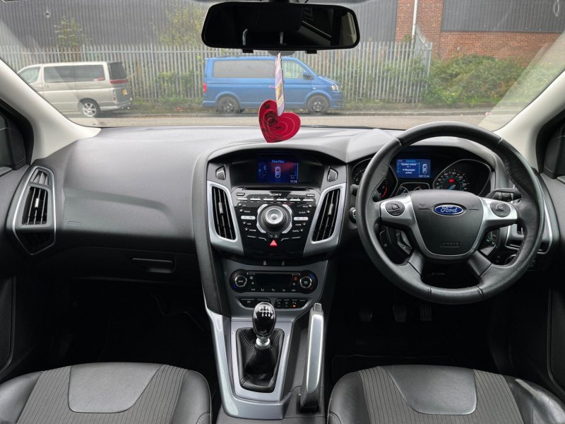 FORD FOCUS