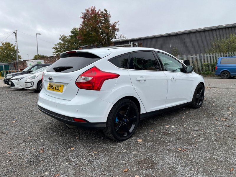 FORD FOCUS