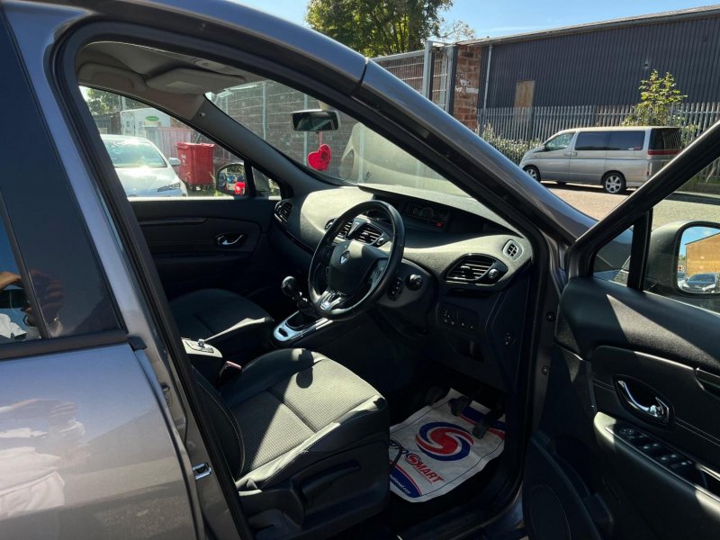 RENAULT SCENIC