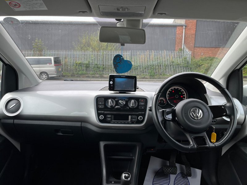 VOLKSWAGEN UP