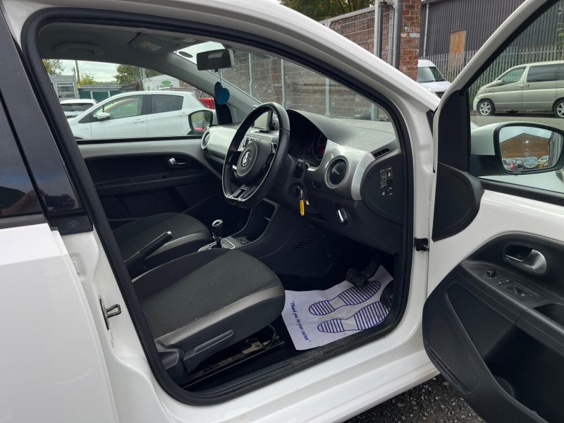 VOLKSWAGEN UP