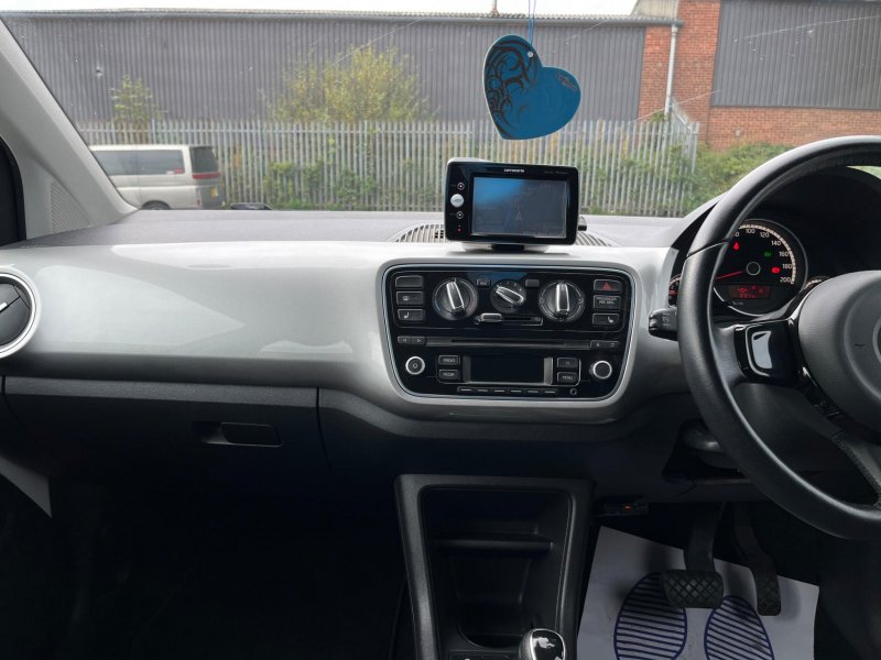 VOLKSWAGEN UP