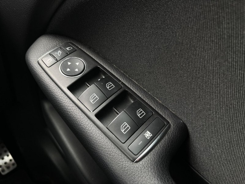 MERCEDES-BENZ B CLASS