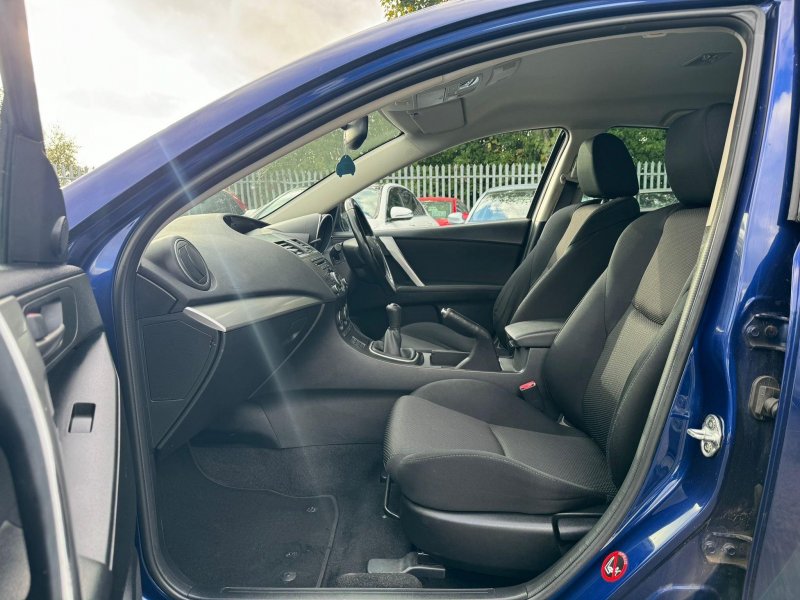 MAZDA MAZDA3