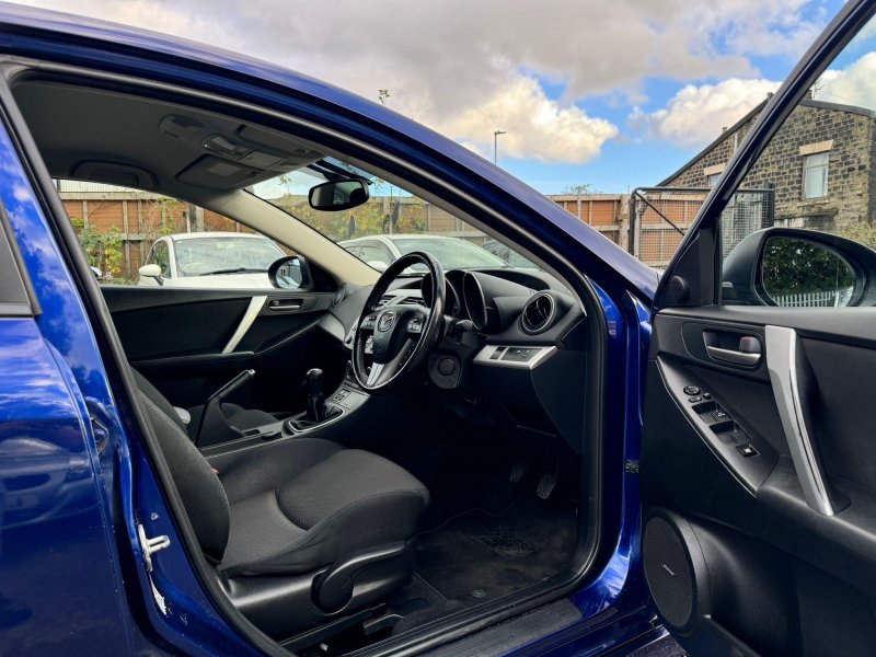 MAZDA MAZDA3