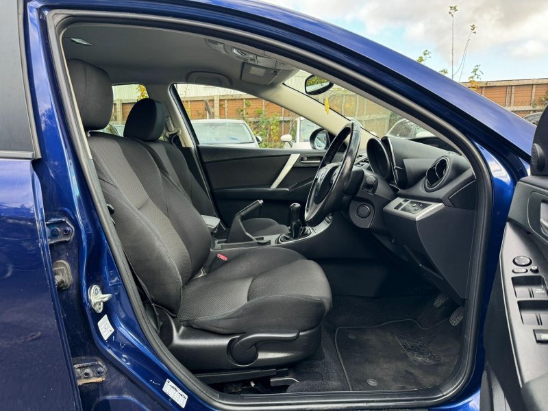 MAZDA MAZDA3