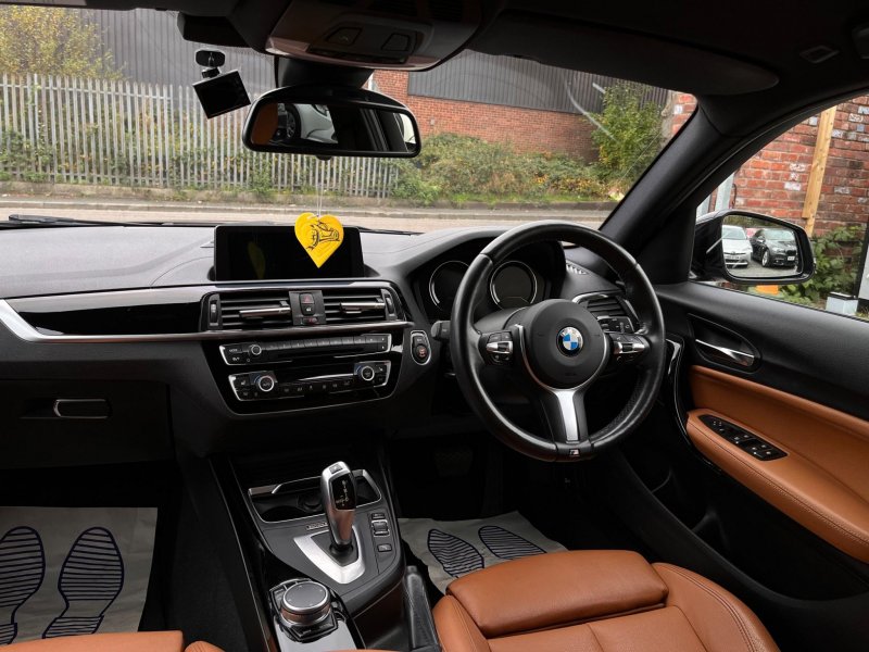 BMW 1 SERIES