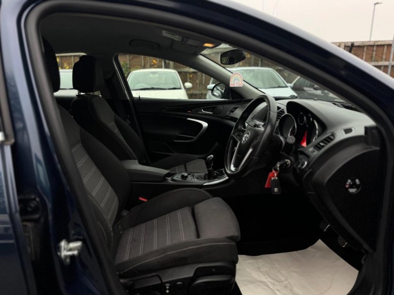 VAUXHALL INSIGNIA