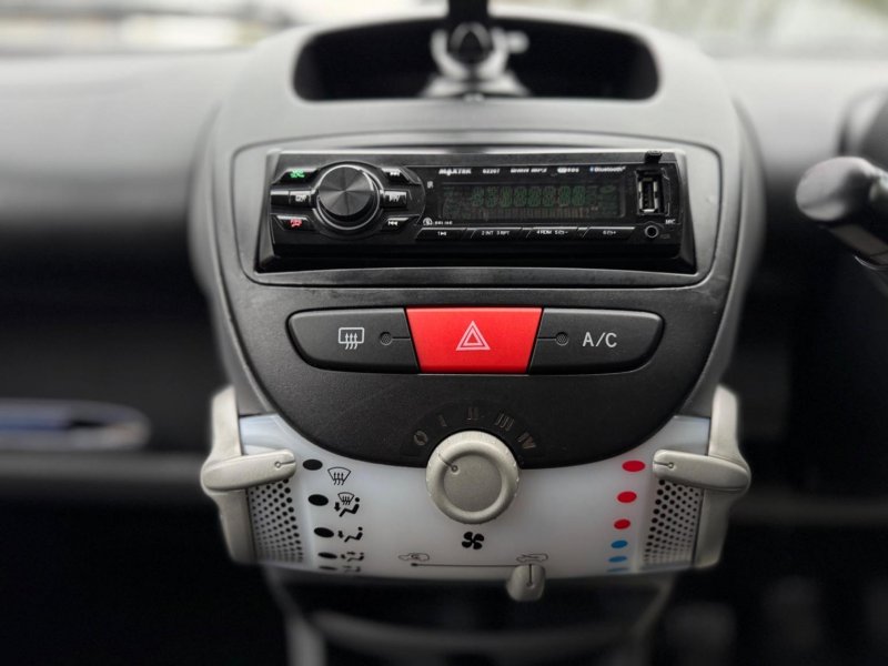 PEUGEOT 107