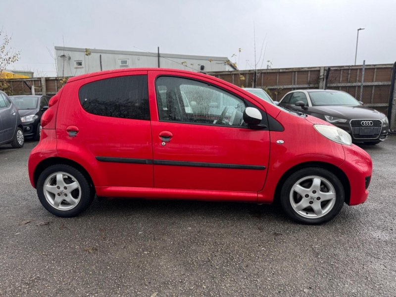 PEUGEOT 107