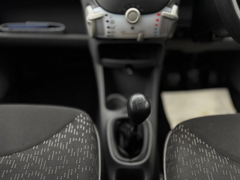 PEUGEOT 107