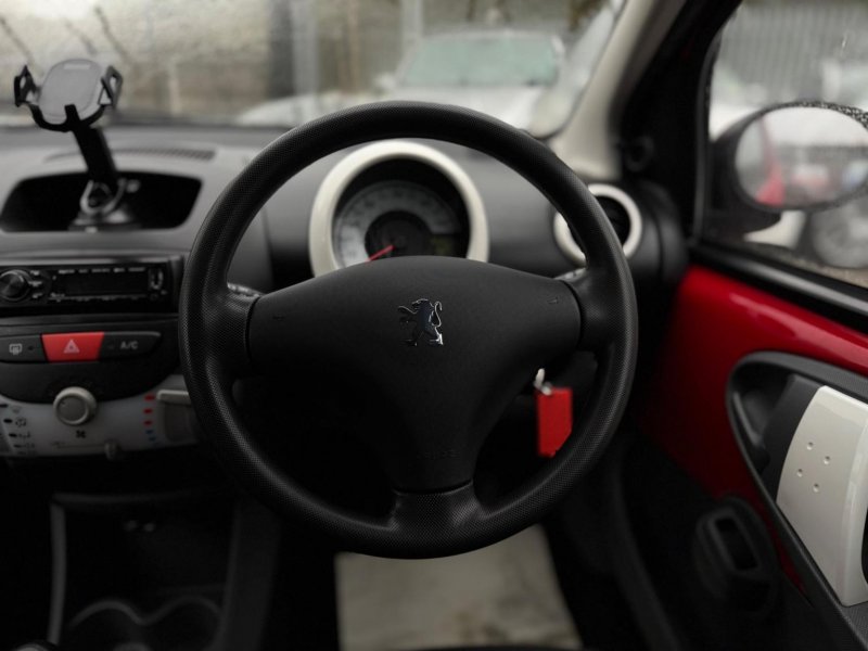 PEUGEOT 107