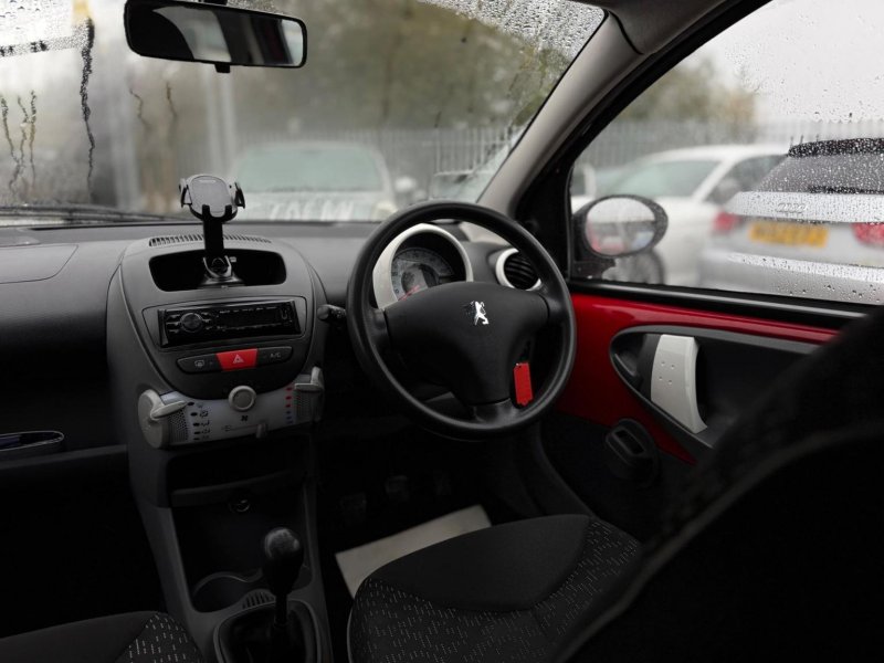 PEUGEOT 107
