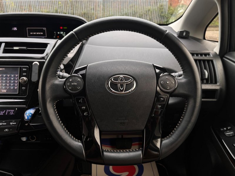 TOYOTA PRIUS+