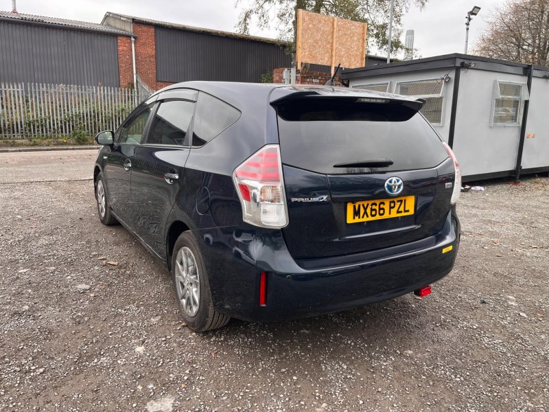 TOYOTA PRIUS+