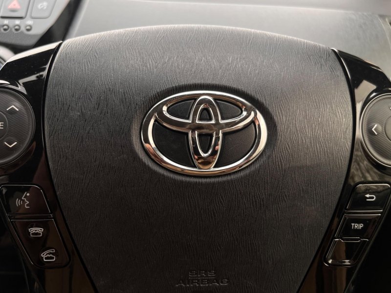 TOYOTA PRIUS+