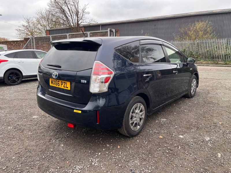 TOYOTA PRIUS+