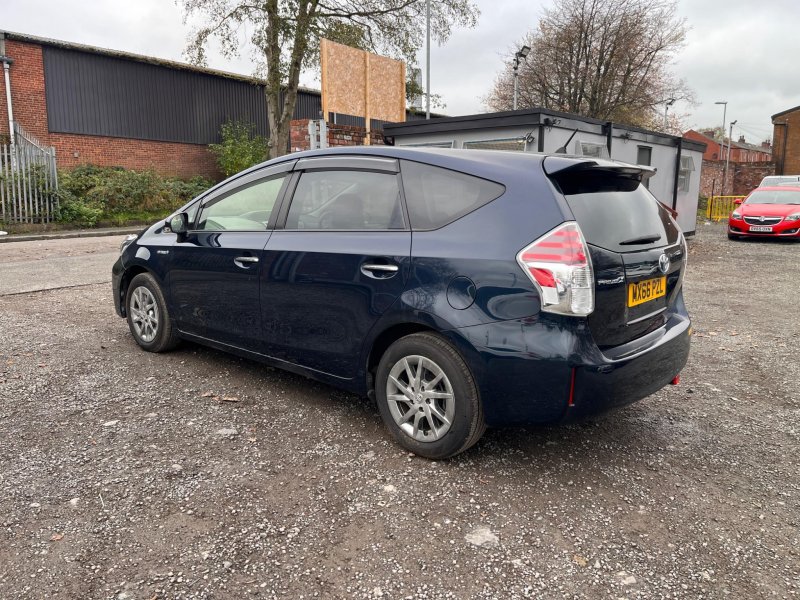 TOYOTA PRIUS+