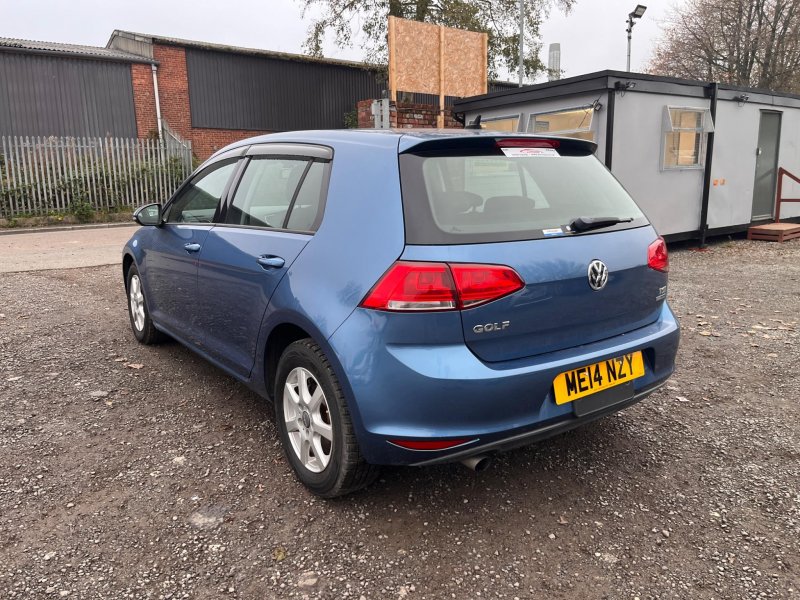 VOLKSWAGEN GOLF