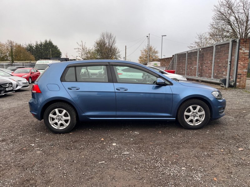 VOLKSWAGEN GOLF