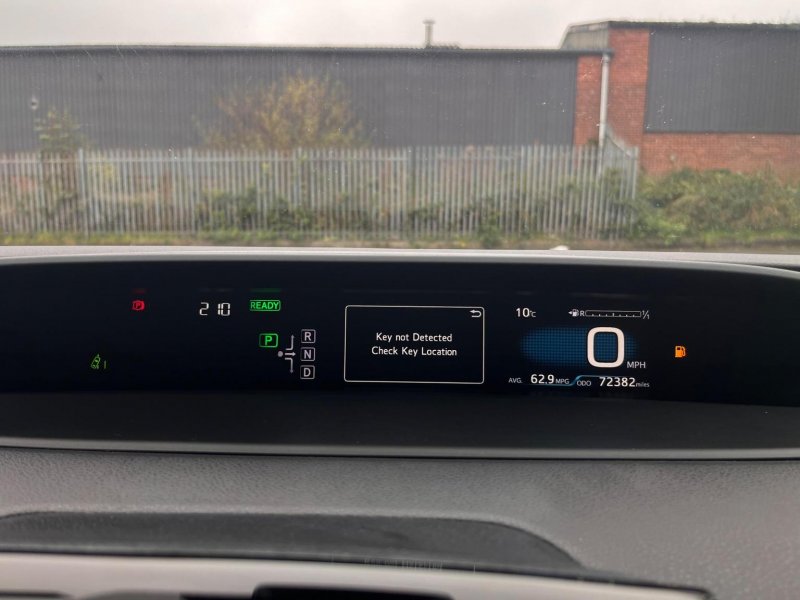 TOYOTA PRIUS