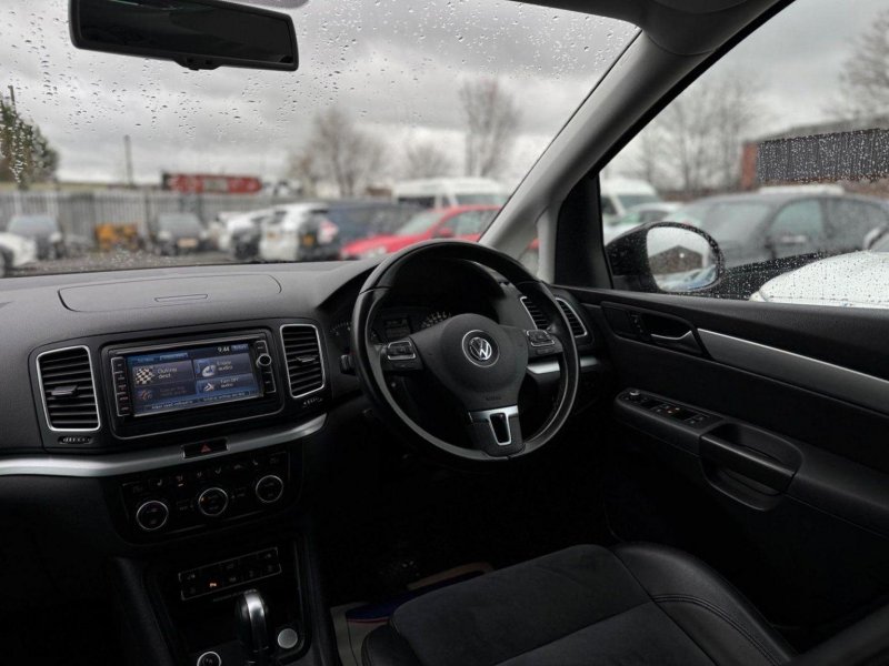 VOLKSWAGEN SHARAN