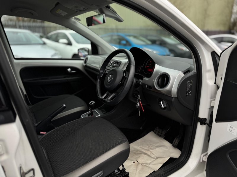 VOLKSWAGEN UP