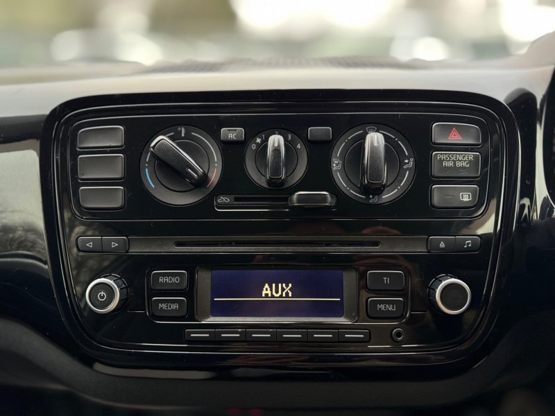 VOLKSWAGEN UP