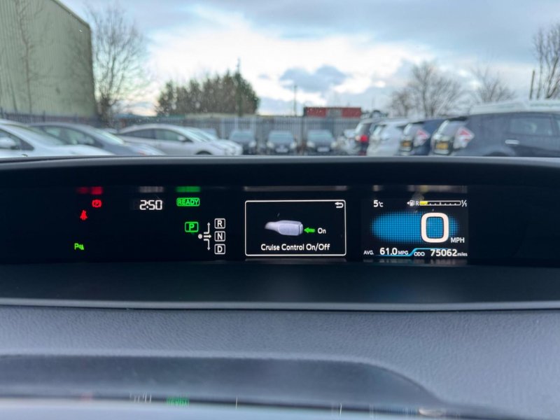 TOYOTA PRIUS