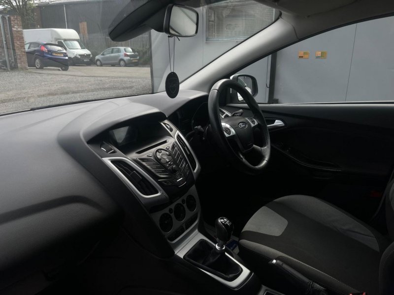 FORD FOCUS