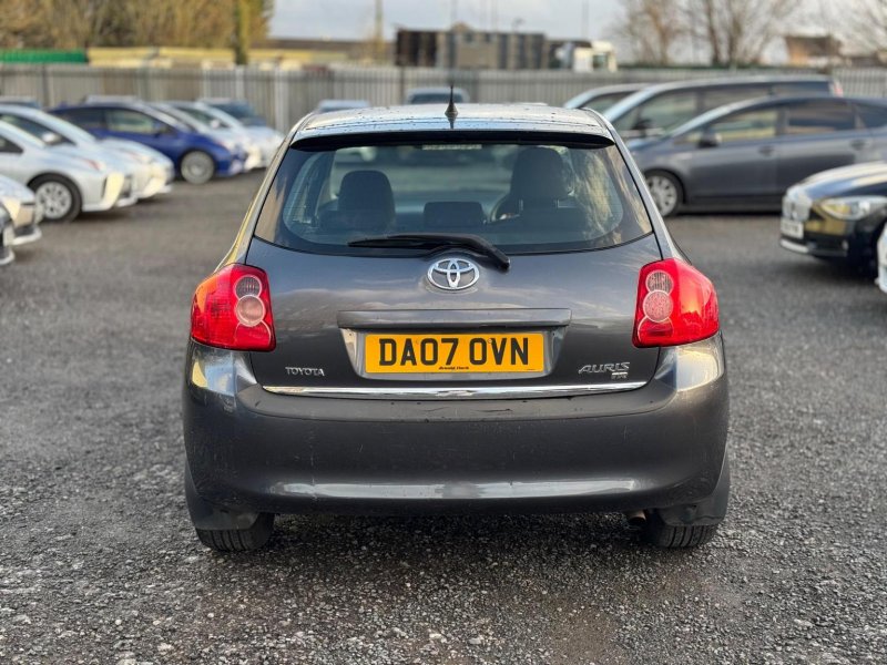 TOYOTA AURIS
