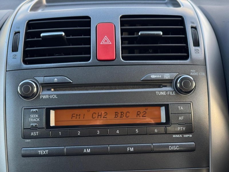 TOYOTA AURIS